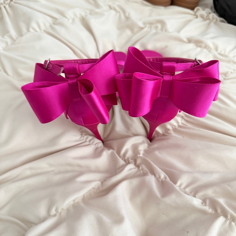 Steve Madden Fuchsia Heels with Bow Detail - Picture 2 of 4